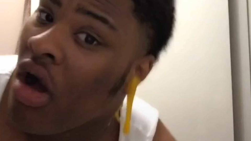 Breaking eggs with biceps even funnier than normal Buzz Videos