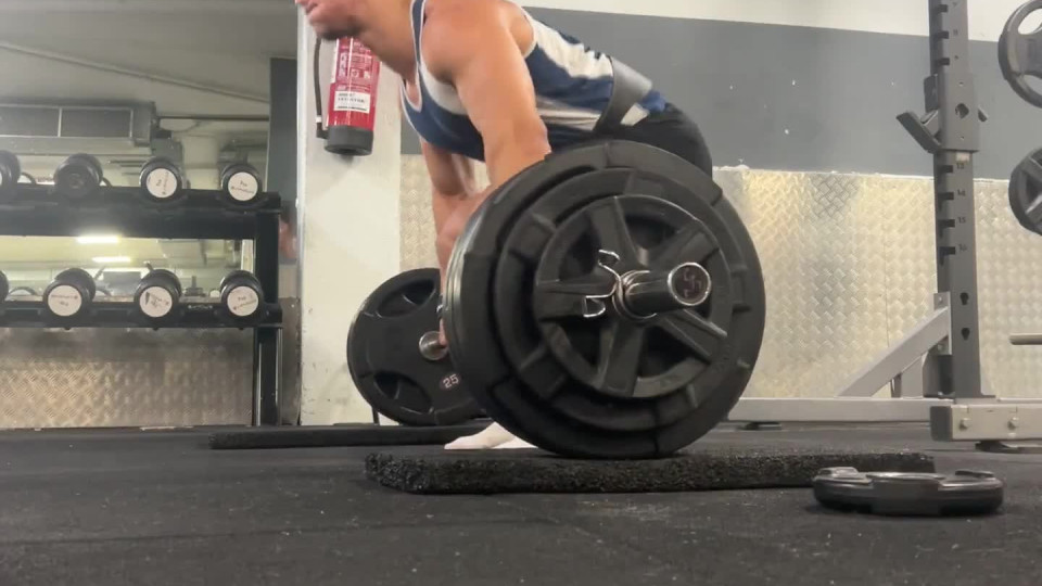 Powerlifter Passes Out After Deadlift Buzz Videos